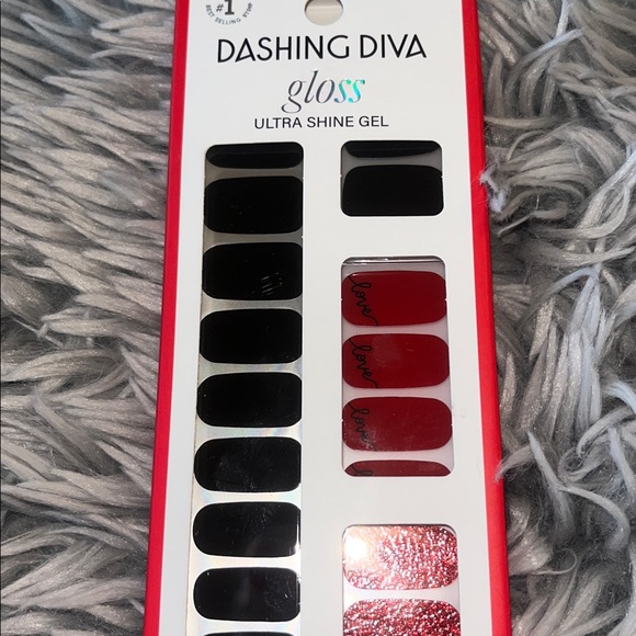 NWT Dashing Diva Gloss Ultra Shine Gel Nail Strips - Valentine’s Day Set of 2 - Picture 3 of 5